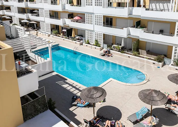 Feliz * カバナス・デ・タビラ